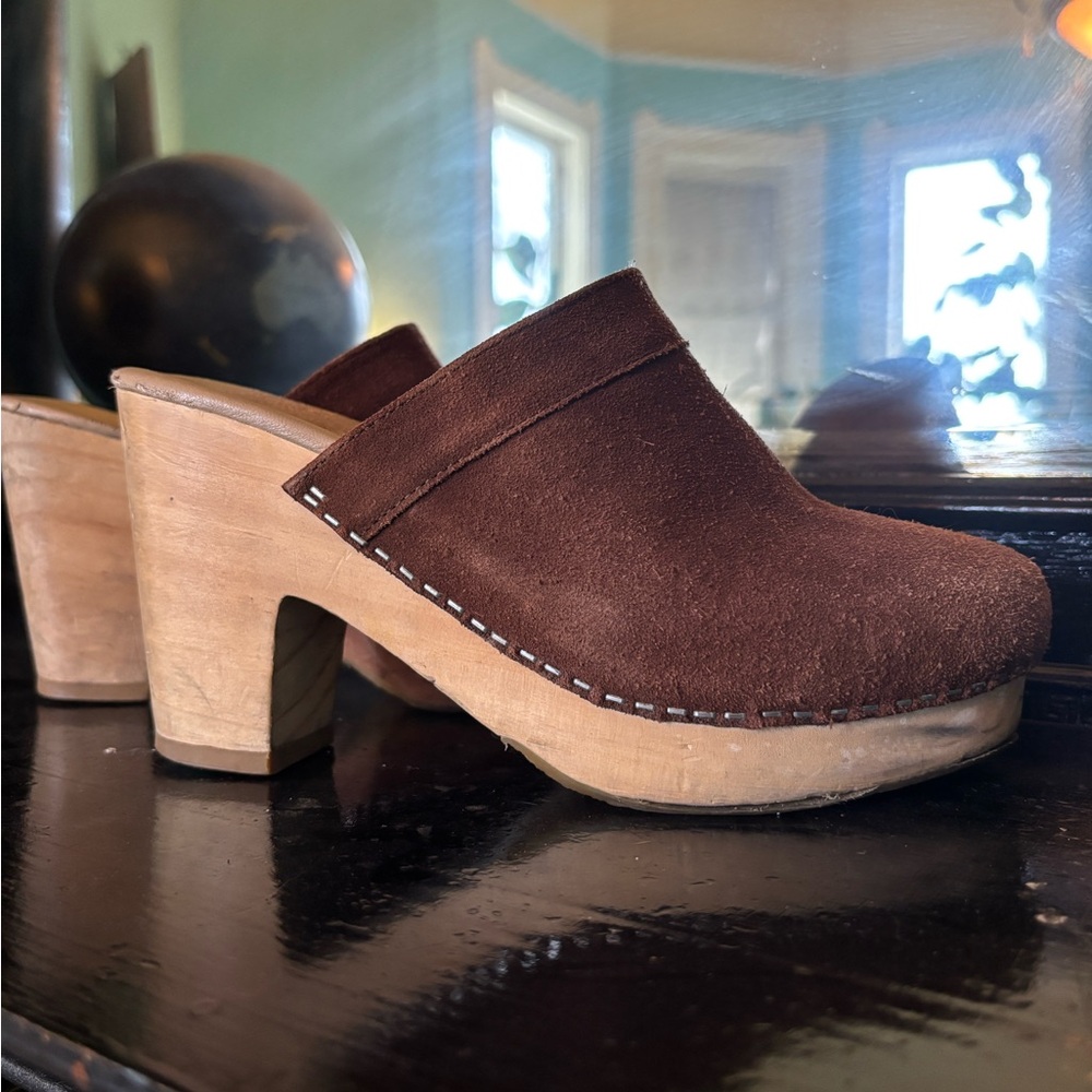 Free People suede clogs